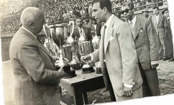 Galatasaray Kupa Alıyor Kartpostal (Küçük Boy) KRT19960 - Gökçekoleksiyon