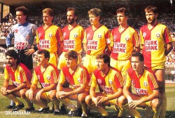 Galatasaray Oyuncu Kadrosu Orta Boy Kartpostal KRT3915 - Gökçekoleksiyon