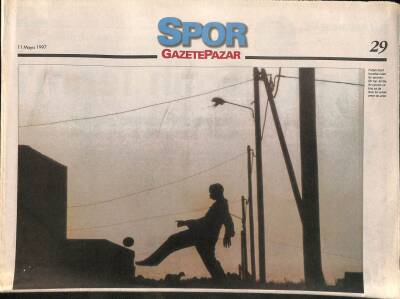 Gazete Pazar Gazetesi Spor Eki 11 Mayıs 1997 - Fatih Terimi Anlamak - Gazza Yalnız Kovboy GZ96735 - 1