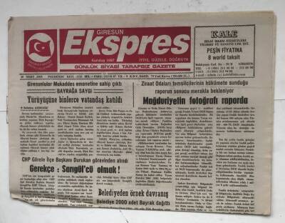 Giresun Ekspres Gazetesi 28 Mart 2005 - Giresunlular Mukaddes Emanetine Sahip Çıktı GZ8271 - 1