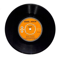 Gönül Akkor - Bizde İnsanız / Ecel Gelse Ne Çıkar PLAK (10/7.5) PLK23992 - 1
