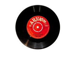 Gönül Yazar – Agora Meyhanesi / Ağlasam Kucağında 45’lik Plak (10/7) PLK26994 - 1