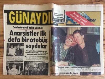 Günaydın Gazetesi Foto Haber Eki 22 Ağustos 1977 - Fatoş Şenerin David Carradine İle Çektirdiği Hatıra Fotoğrafı GZ72810 - 1
