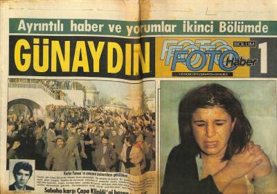 Günaydın Gazetesi Foto Haber Eki 25 Ocak 1975 - Mikrofon Unutulunca Bayar , Konuşmak İçin Bir Saat Bekledi ! GZ93039 - 1