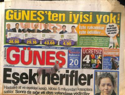 Güneş Gazetesi 14 Mart 2006 - Hülya Avşar , ABD Tatilinden Elinde Bir Pusetle Geri Dönmüştü GZ96079 - 1