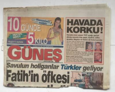 Güneş Gazetesi 14 Nisan 2000 - Savulun Holiganlar Türkler Geliyor GZ8488 - 1