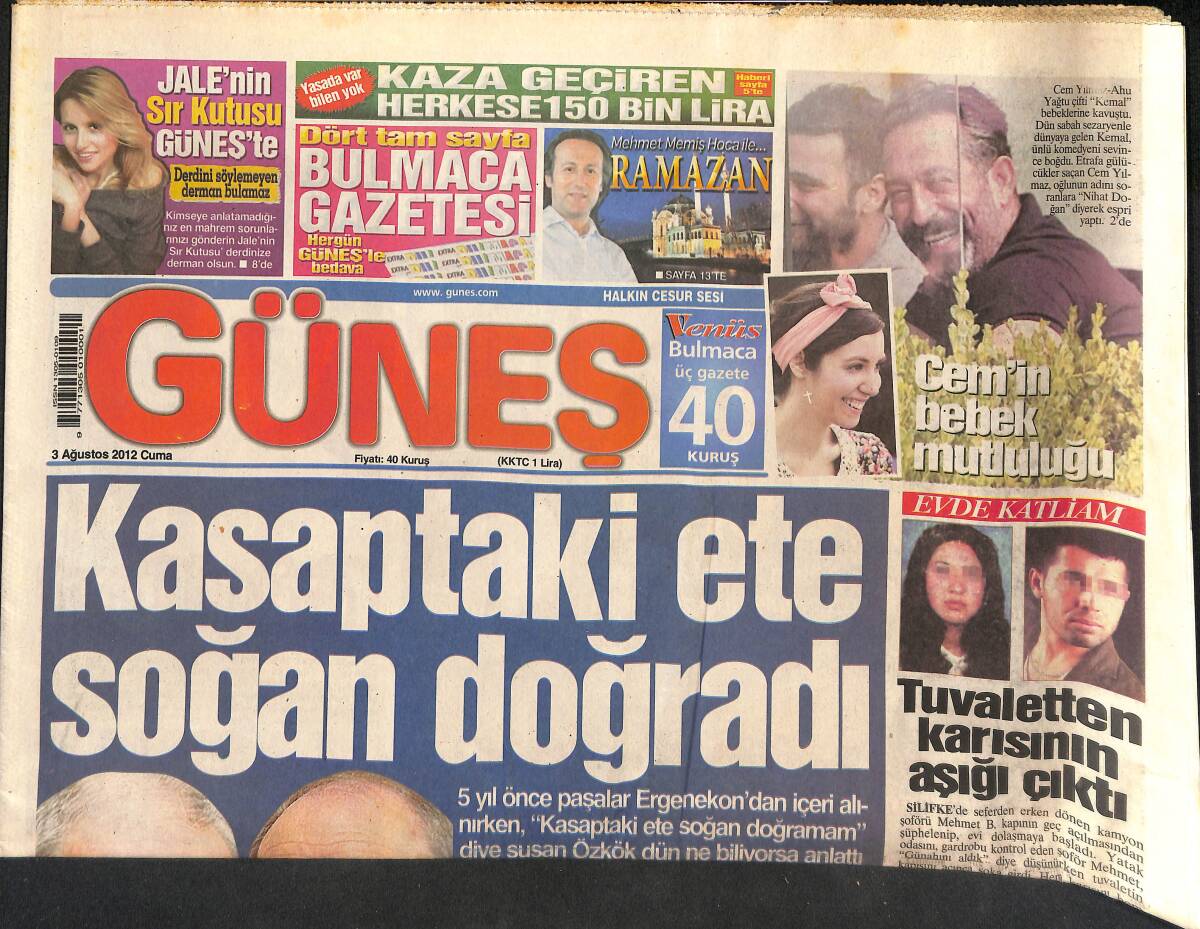 Güneş Gazetesi 3 Ağustos 2012 - Cem Yılmaz'ın Bebek Mutluluğu - 7 Kişilik Ailenin Tepesine Dozer Düştü GZ135741 - 1