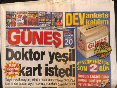 Güneş Gazetesi 4 Mart 2006 - ABD Başkanı Bush , Hindistan Ziyareti Sırasında Gittiği Üniversitede İnek Yüzünden Zor Anlar Yaşadı GZ96066 - 1