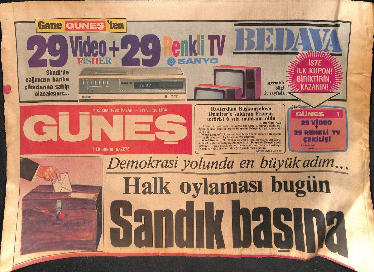 Güneş Gazetesi 7 Kasım 1982 - Demokrasi Yolunda En Büyük Adım, Halk Sandık Başına Gidiyor - Nazan Şoray; Erkekleri Gözlerimle Etkiliyorum GZ132349 - 1