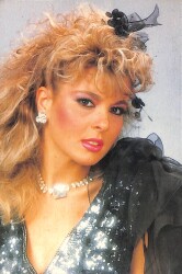 Harika Avcı Kartpostal KRT21068 - Gökçekoleksiyon