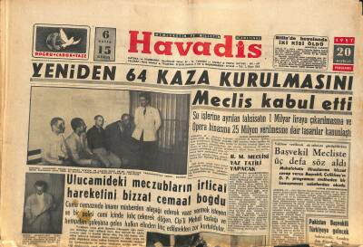 Havadis Gazetesi 20 Haziran 1957 - Ulucamideki Meczubların İrticai Hareketini Bizzat Cemaat Boğdu GZ122178 - 1