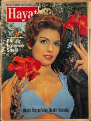 HAYAT Dergisi 11 Ağustos 1966 Sayı: 33 - Kapak: Rosanna Schiaffino - Dünya Kupasından Renkli Resimler NDR89634 - Gökçekoleksiyon