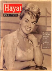 HAYAT DERGİSİ 20 Kasım 1959 Sayı: 47 - Kapak: Doris Day - Frank Sinatra, İngiliz Kraliçesine Takdim Ediliyor NDR89254 - Gökçekoleksiyon