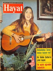 Hayat Dergisi 28 Şubat 1974 Sayı: 10 - Kapak: Yasemin Kumral - Dolmabahçe Sarayı Denize Kayıyor Mu - Nilüfer, Yasemin Ve Ayla NDR96420 - Gökçekoleksiyon