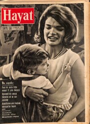 HAYAT DERGİSİ 5 Aralık 1963 Sayı: 50 - Kapak: Jacqueline Kennedy - Mesut 11 Yılın Hikayesi - Resimlerle Kennedy Ailesi - Kennedy Cenazesinden Resimler NDR88898 - Gökçekoleksiyon