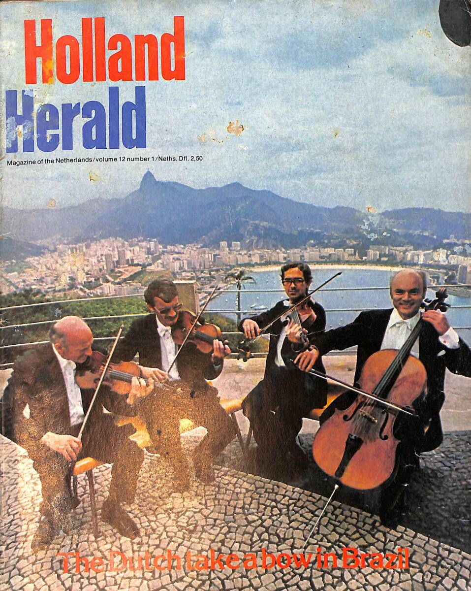 Holland Herald Magazine June 1977 , Volume: 12 Number: 1 – There's an awful lot of soya from Brazil – Roberto to the rescue NDR100616 - 1