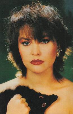 Hülya Avşar Kartpostal KRT10982 - 1