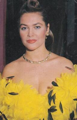 Hülya Avşar Kartpostal KRT11023 - 1