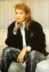 Hülya Avşar Kartpostal KRT17423 - Gökçekoleksiyon