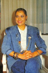 Hülya Avşar Kartpostal - KRT19708 - Gökçekoleksiyon