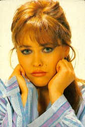 Hülya Avşar Kartpostal (Küçük Boy) KRT22111 - Gökçekoleksiyon