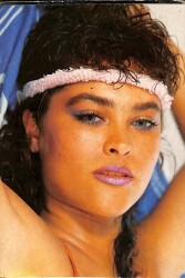 Hülya Avşar Kartpostal (Küçük Boy) KRT22891 - Gökçekoleksiyon