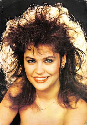 Hülya Avşar Orta Boy Kartpostal KRT18908 - 1