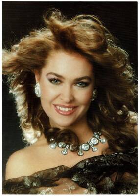 Hülya Avşar Orta Boy Kartpostal KRT6882 - 1