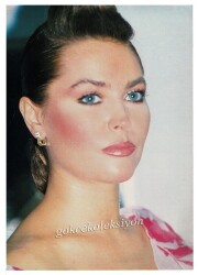 Hülya Avşar Orta Boy Kartpostal KRT6883 - Gökçekoleksiyon