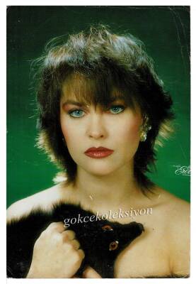 Hülya Avşar Orta Boy Kartpostal KRT6889 - 1