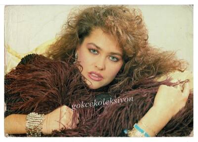 Hülya Avşar Orta Boy Kartpostal KRT6891 - 1