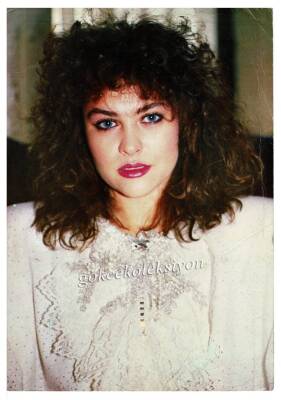 Hülya Avşar Orta Boy Kartpostal KRT6938 - 1