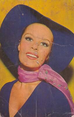 Hülya Koçyiğit Kartpostal KRT11342 - 1