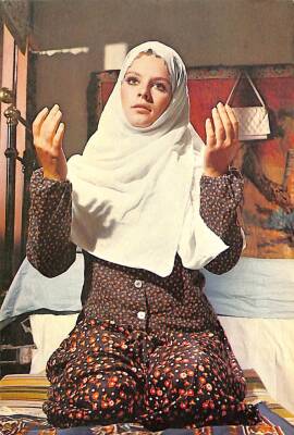 Hülya Koçyiğit Kartpostal KRT16750 - 1