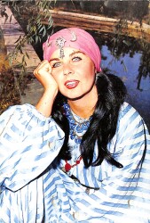 Hülya Koçyiğit Kartpostal (Küçük Boy) KRT22664 - Gökçekoleksiyon