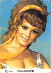 Hülya Koçyiğit Kartpostal (Orta Boy) KRT22085 - Gökçekoleksiyon