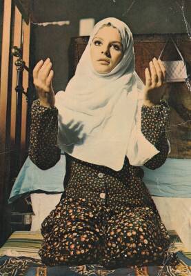 Hülya Koçyiğit Orta Boy Kartpostal KRT11321 - 1