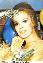 Hülya Koçyiğit Orta Boy Kartpostal KRT175 - Gökçekoleksiyon