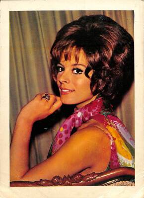 Hülya Koçyiğit Orta Boy Kartpostal KRT18705 - 1