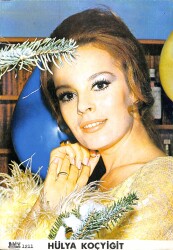 Hülya Koçyiğit Orta Boy Kartpostal KRT18708 - Gökçekoleksiyon