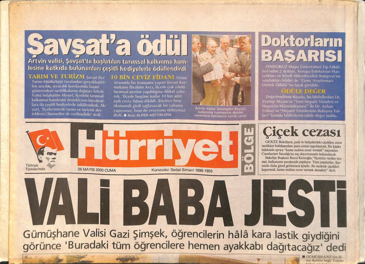 Hürriyet Bölge Gazetesi 26 Mayıs 2000 - Gümüşhane Valisi Gazi Şimşek'ten Baba Jesti - Samsunspor Futbolcu Avında GZ3353 - 1