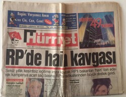 Hürriyet Gazetesi 1 Mayıs 1997 - RPde Hain Kavgası , Sekiz Yıllık Kesintisiz Eğitime İmza Koyacak RPli Bakanlar Arasında Hain Kavgası GZ16695 - 1