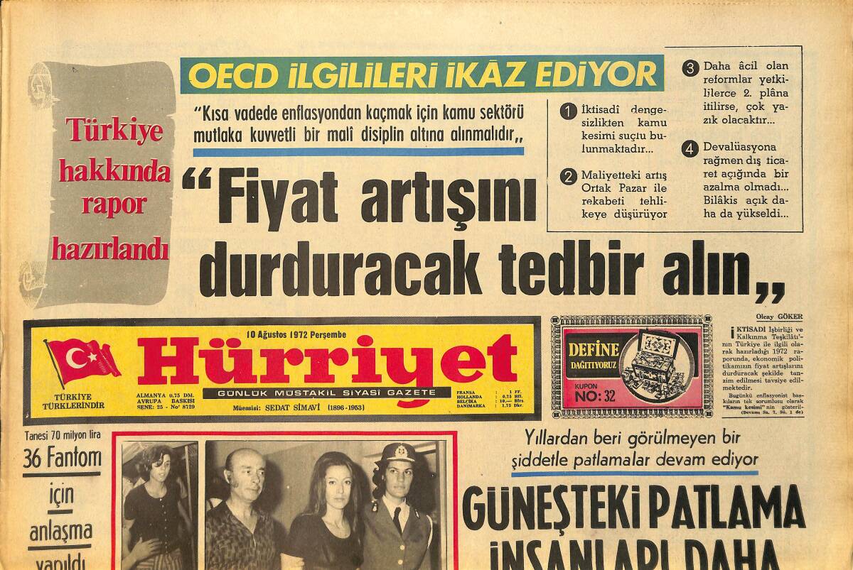 Hürriyet Gazetesi 10 Ağustos 1972 - Erol Büyükburç, Demirel'e Kendi Plaklarından Hediye Etti - Mankenler Düden Şelalesinde GZ157565 - 1