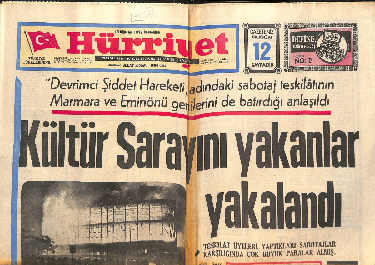 Hürriyet Gazetesi 10 Ağustos 1972 - Lalezar Zeki Müren Afişi - Kültür Sarayını Yakanlar Yakalandı GZ142447 - 1