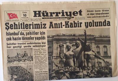 Hürriyet Gazetesi 10 Haziran 1960 - Şehitlerimiz Anıt-Kabir Yolunda GZ13917 - 2