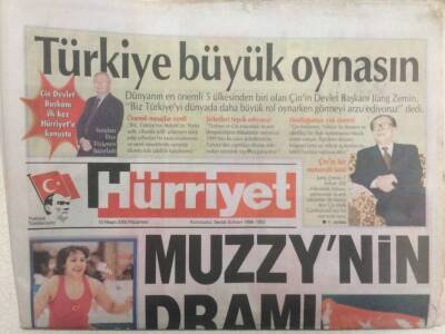 Hürriyet Gazetesi 10 Nisan 2000 - Muzzynin Dramı GZ34381 - 1