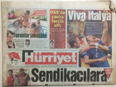 Hürriyet Gazetesi 10 Temmuz 2006 - Sendikacılara Sütyen Baskını GZ24756 - 1