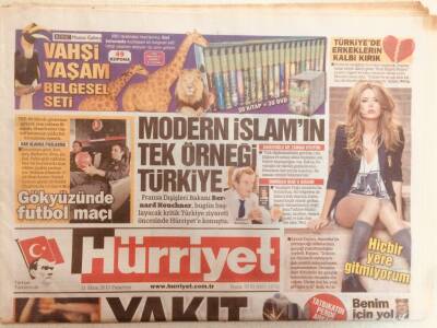 Hürriyet Gazetesi 11 Ekim 2010 - Aysun Kayacı,Hiç Bir Yere Gitmiyorum GZ40093 - 1