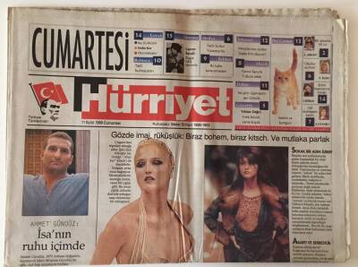 Hürriyet Gazetesi 11 Eylül 1999 - Gözde İmaj Rüküşlük Biraz Bohem Biraz Kitsch. Ve Mutlaka Parlak - GZ16141 - 1