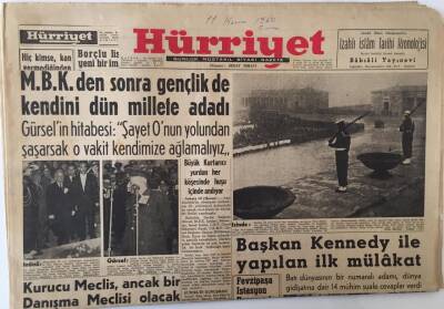 Hürriyet Gazetesi 11 Kasım 1960 - Başkan Kennedy İle Yapılan İlk Mülakat GZ16504 - 2